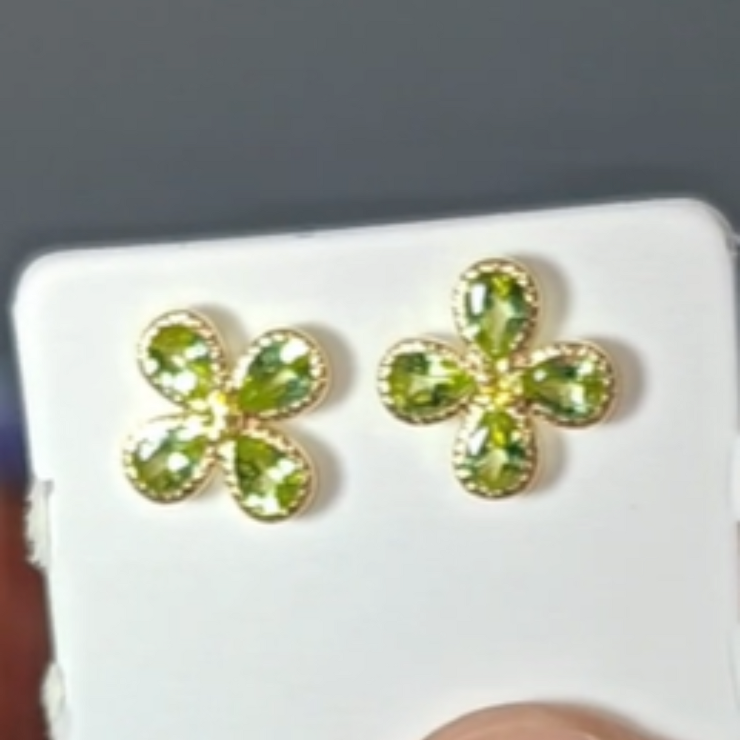 K18YG 1.3cts Flower Peridot/Yellow Sapphire Earrings (On Hand)