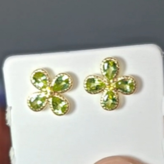 K18YG 1.3cts Flower Peridot/Yellow Sapphire Earrings (On Hand)